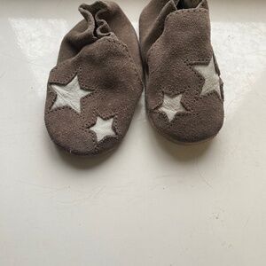 Minnetonka stars baby moccasins